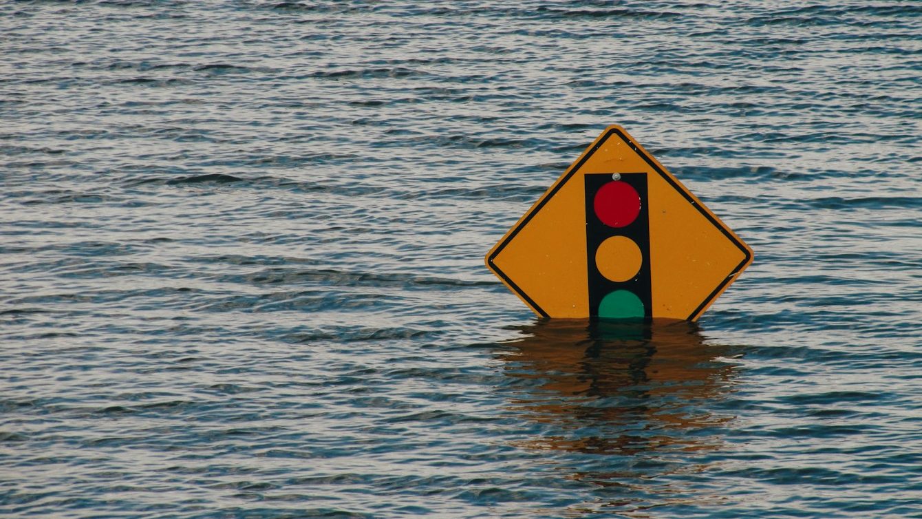 traffic light sign underwater